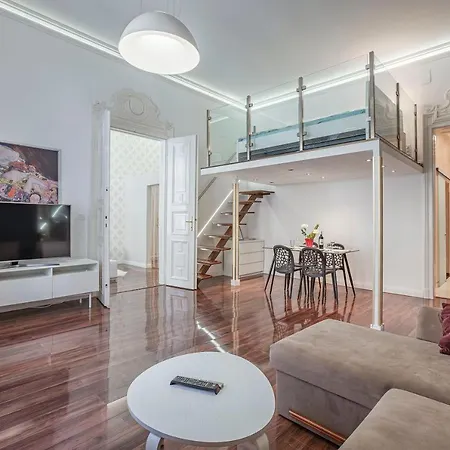 דירה Luxury Art Deco Flat / Big Balcony *