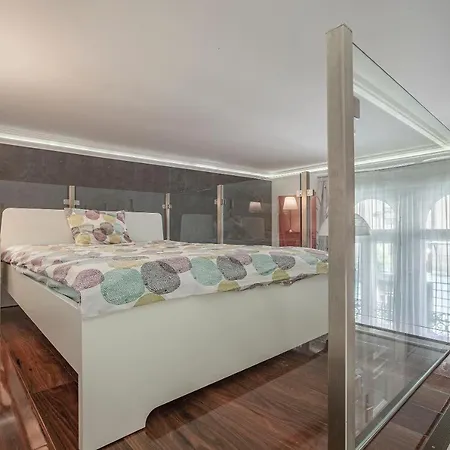 Luxury Art Deco Flat / Big Balcony דירה *