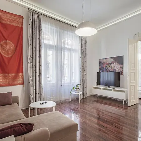 דירה Luxury Art Deco Flat / Big Balcony