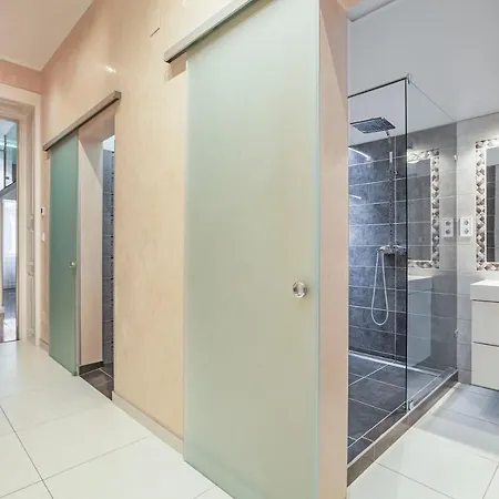 Luxury Art Deco Flat / Big Balcony דירה *