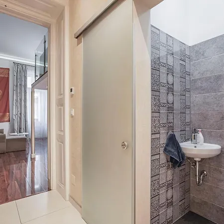 Luxury Art Deco Flat / Big Balcony * בודפשט