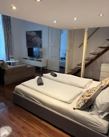 Luxury Art Deco Flat / Big Balcony Appartamento Budapest