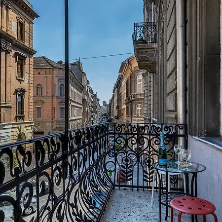 Luxury Art Deco Flat / Big Balcony Апартаменты