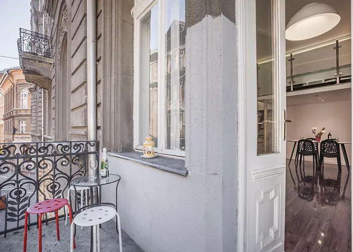 Luxury Art Deco Flat / Big Balcony Apartman Budapest