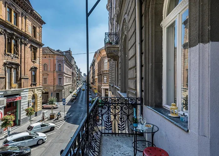 Luxury Art Deco Flat / Big Balcony *